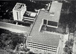  W. Gropius: Bauhaus, Dessau (1926) 